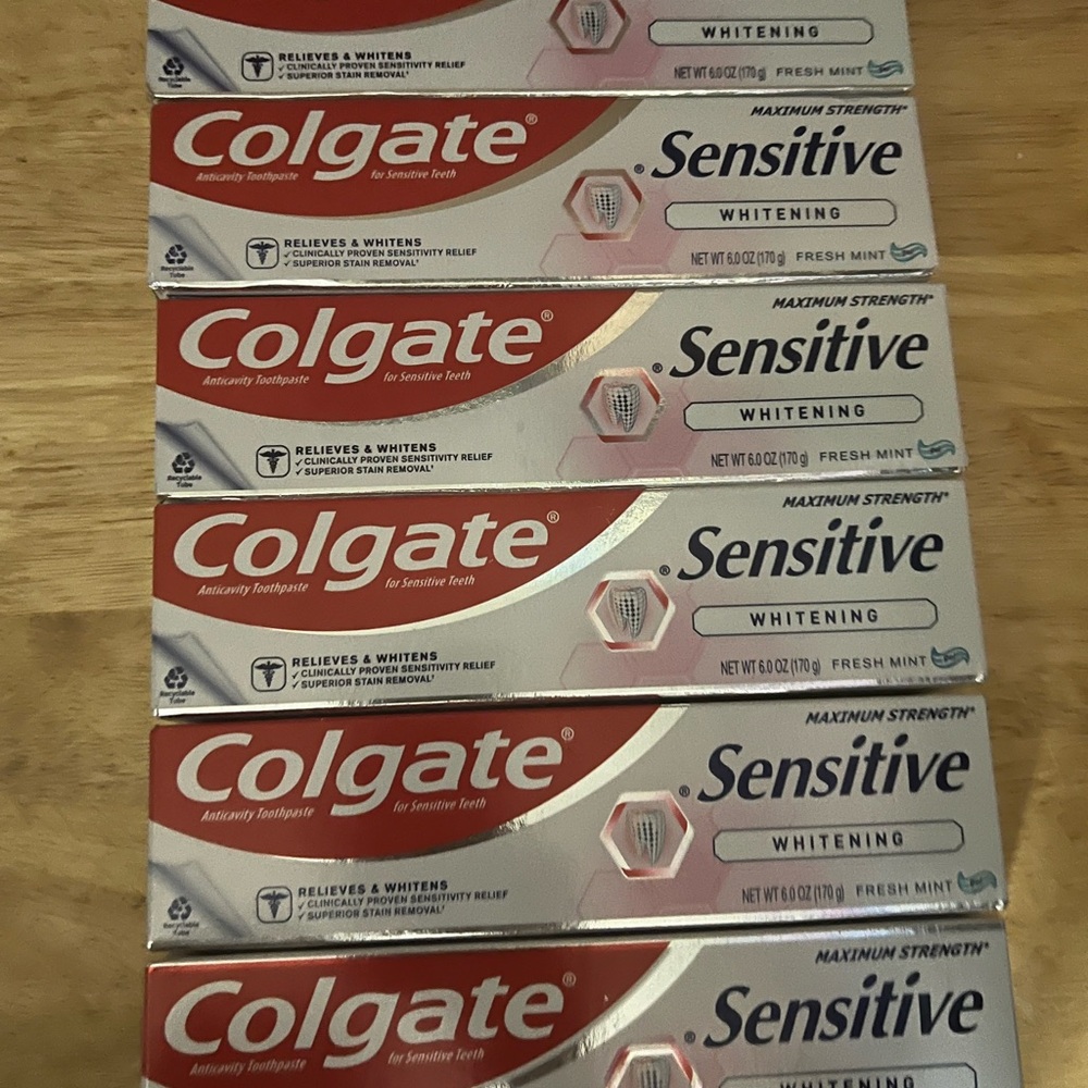 Colgate Sensitive Toothpaste Maximum Strength with Whitening - bundle (6)